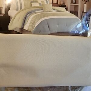 Light Green Full Size Bedskirt